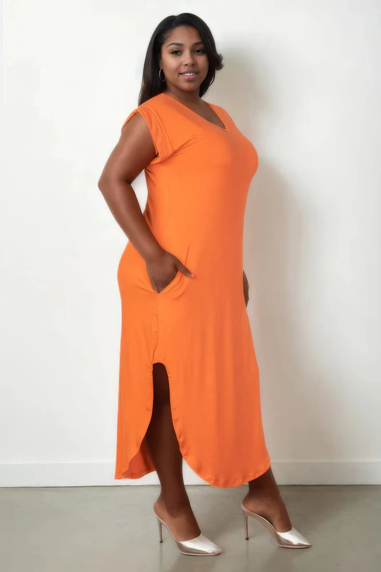 Chic Plus Size V Neck Maxi Dress with Batwing Sleeves