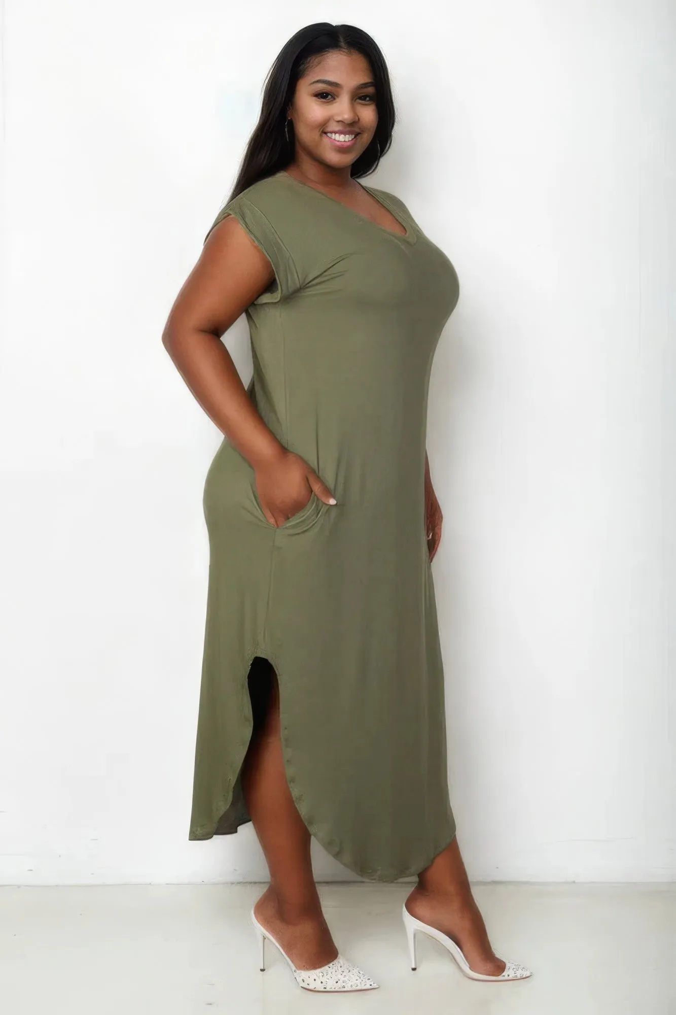 Chic Plus Size V Neck Maxi Dress with Batwing Sleeves