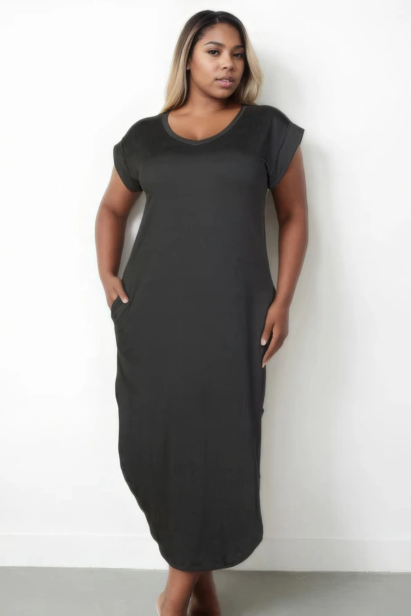 Chic Plus Size V Neck Maxi Dress with Batwing Sleeves